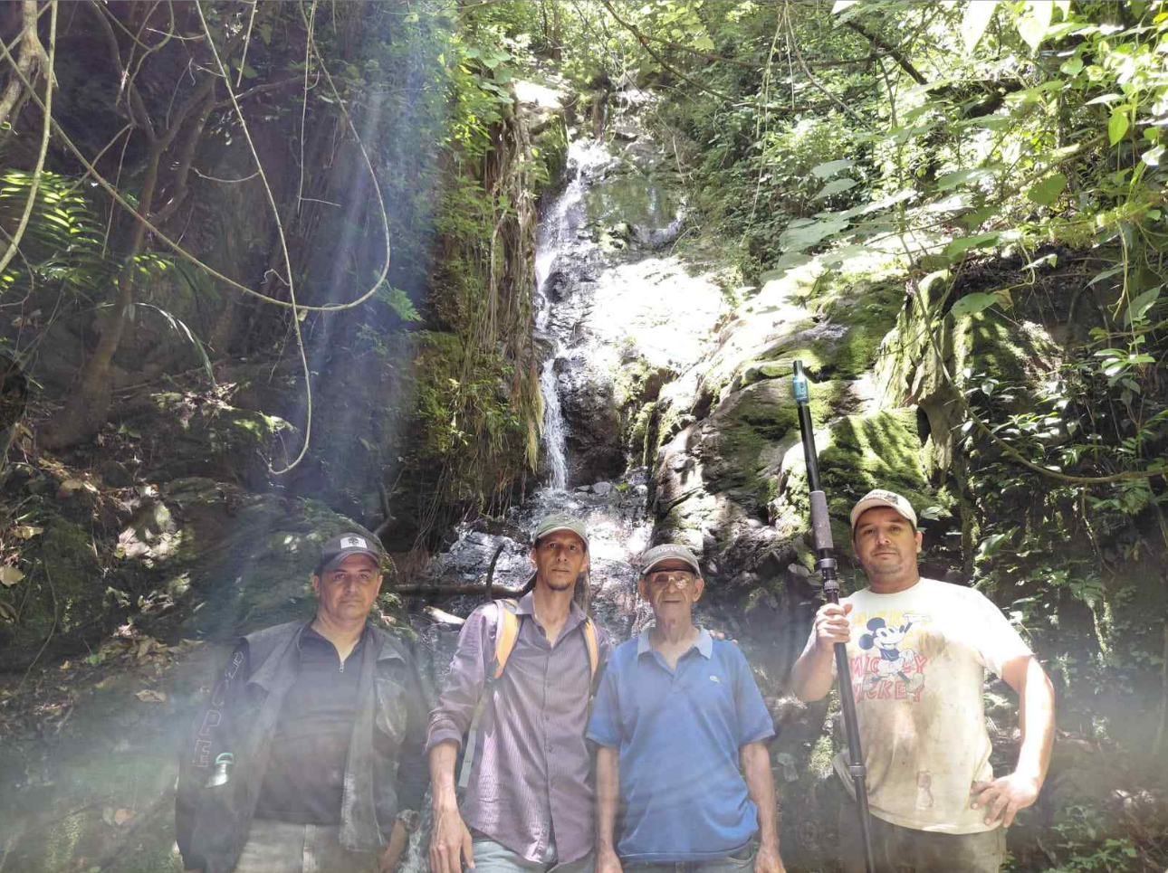APEKS APS1 GNSS receiver field survey team in Honduras
