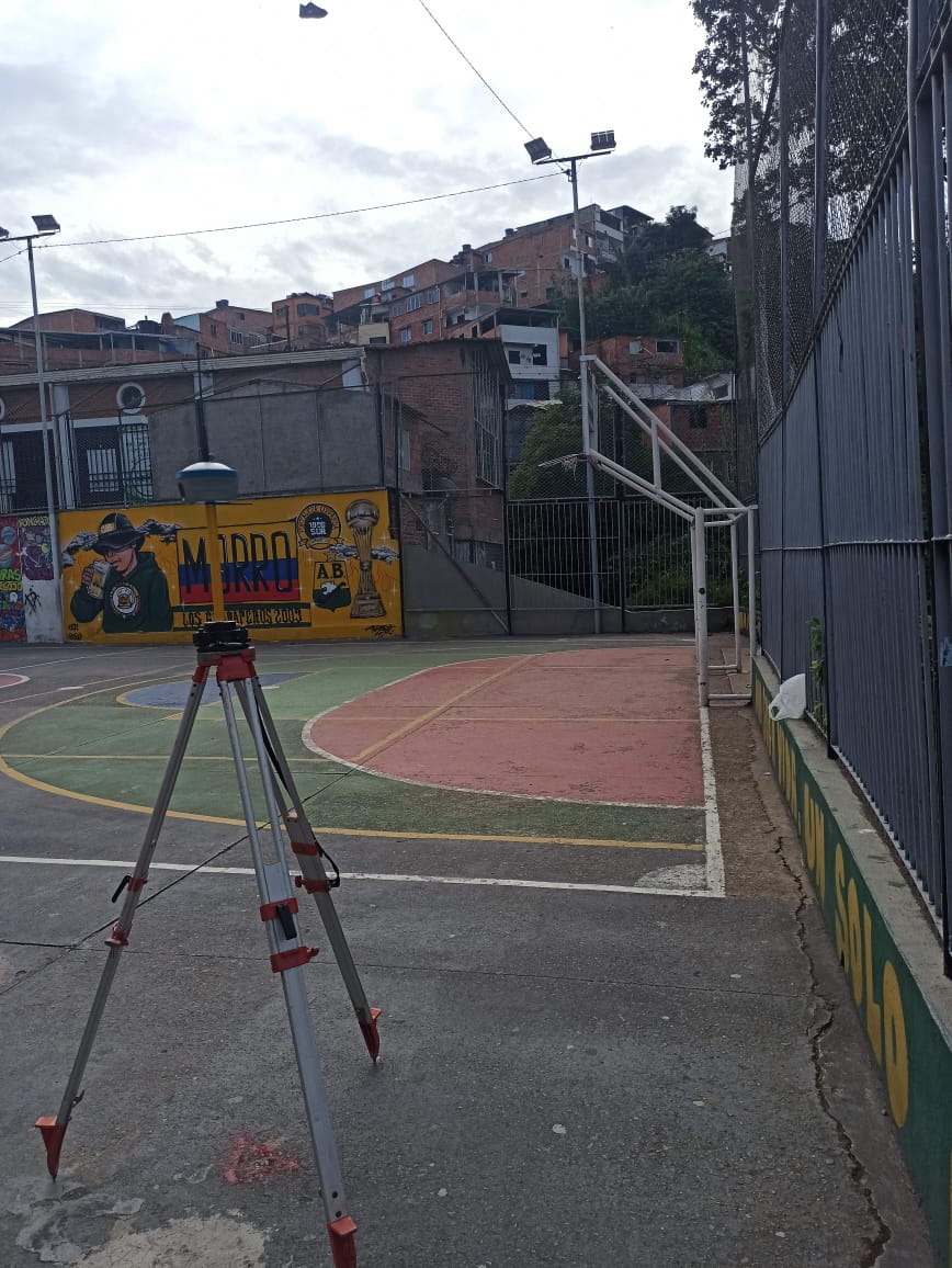 APEKS GNSS base station deployed for urban cadastral survey in Colombia