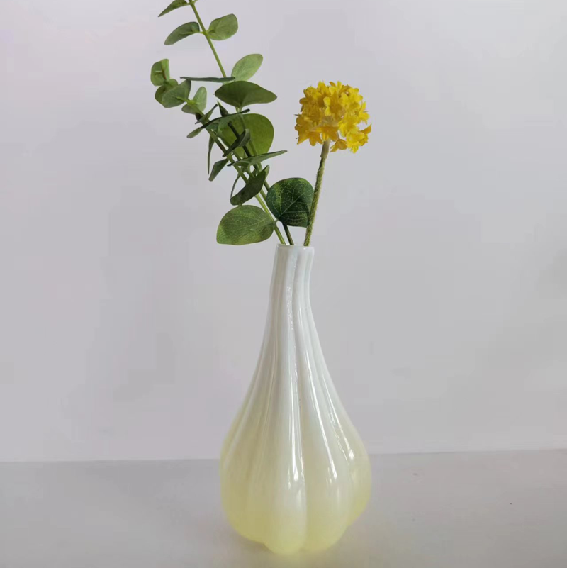 Hand Blown Ombre Glass Vase – Small Tabletop Centerpiece for Flowers, Modern Home Decor & Wedding Gift